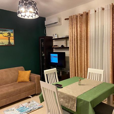 Rori'S Apartment Qerret 格勒姆 外观 照片