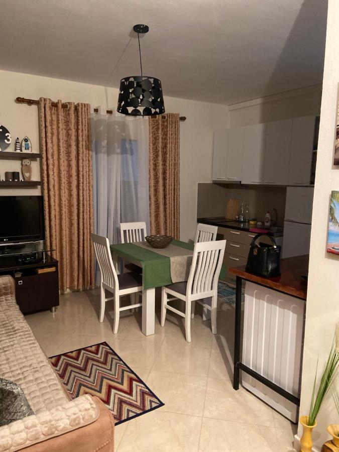 Rori'S Apartment Qerret 格勒姆 外观 照片